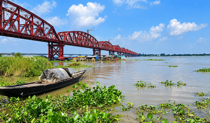 ঈশ্বরদীতে পদ্মার পানি কমেছে, এখনও পানির নিচে চরাঞ্চলের ফসলি জমি